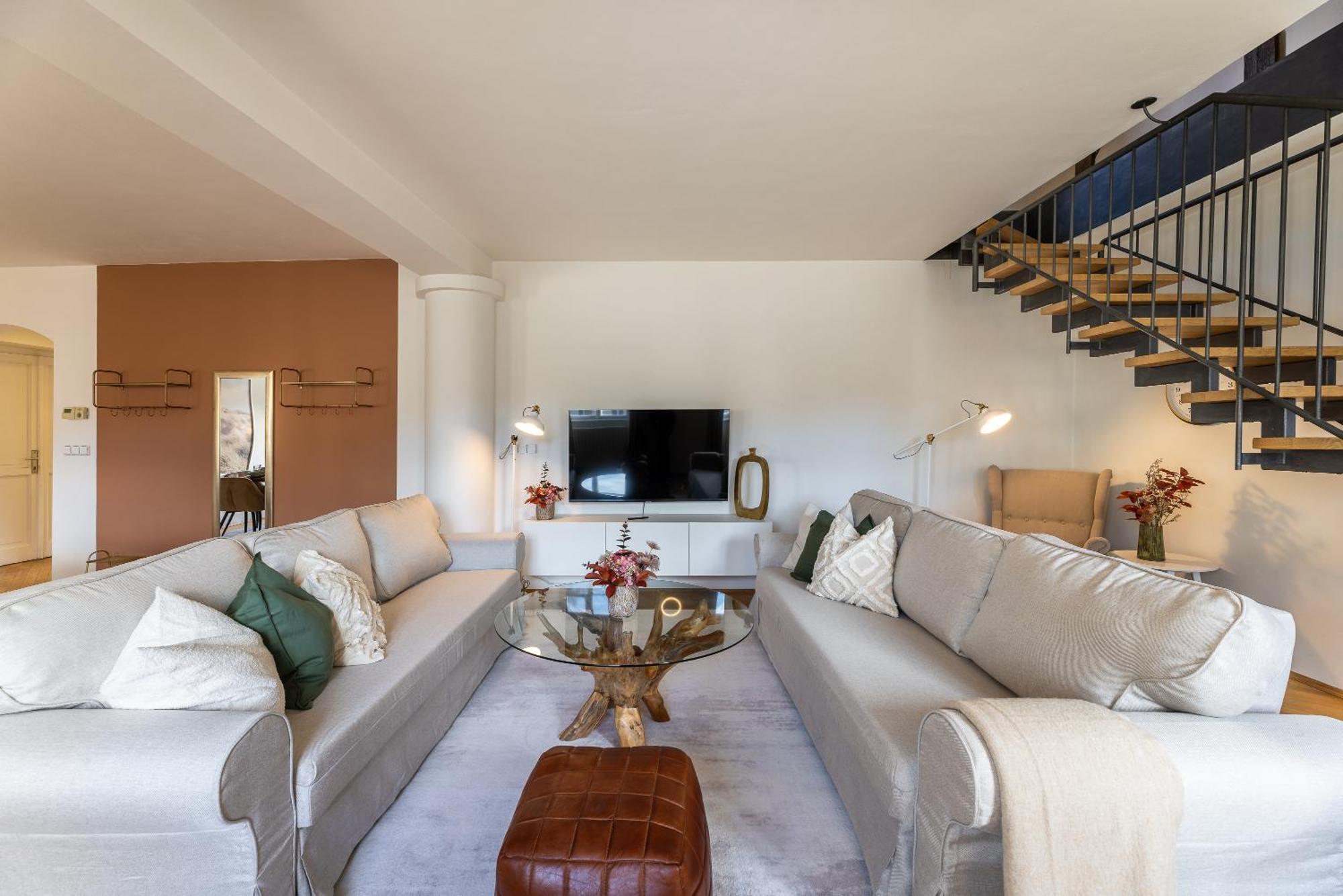 Luxury Retreat By Charles Bridge Apartament *