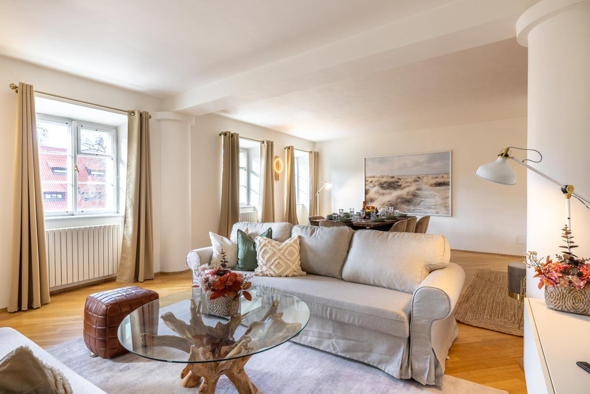 Luxury Retreat By Charles Bridge Apartament